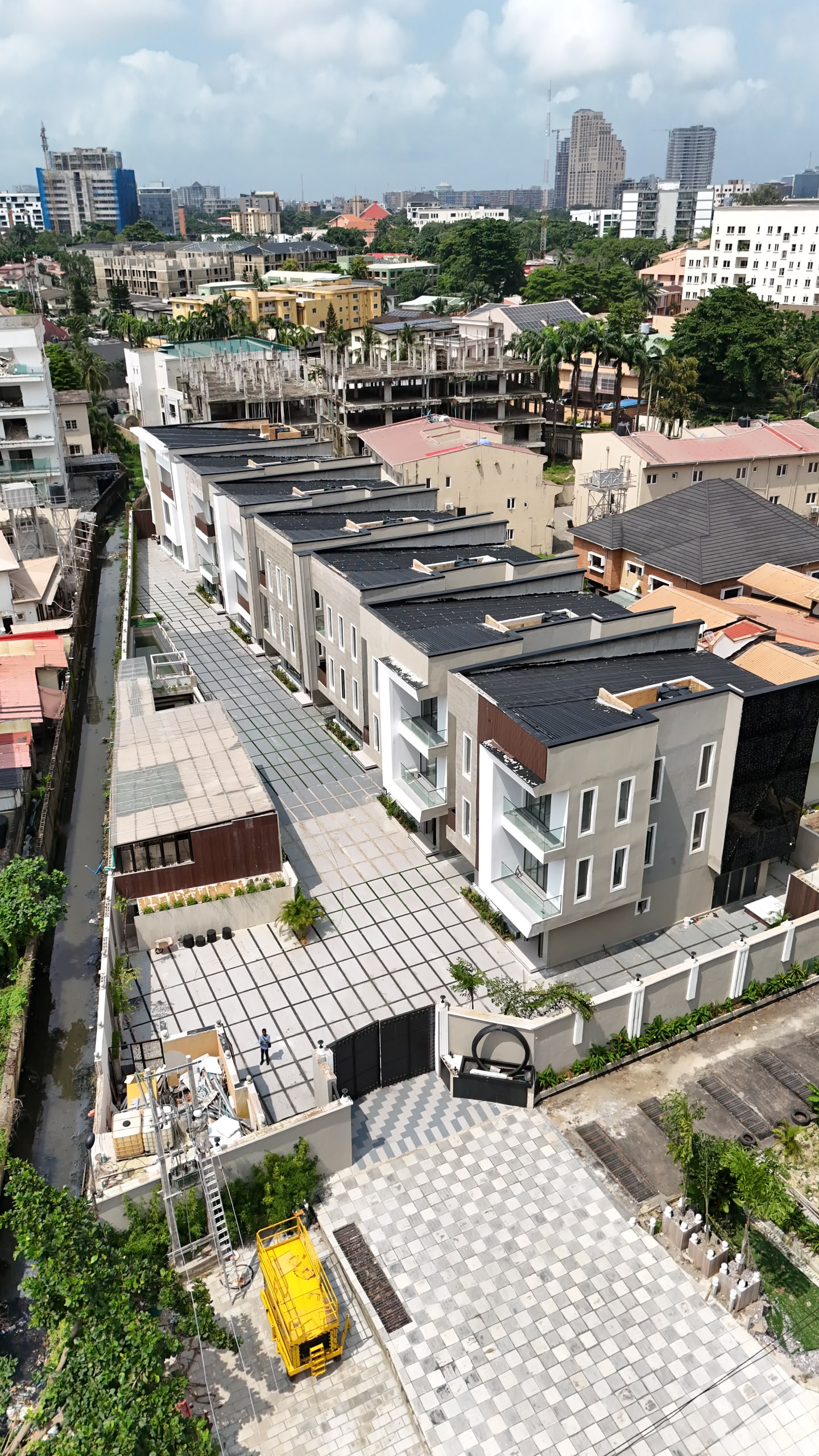 4 and 5 Bedroom fully detached