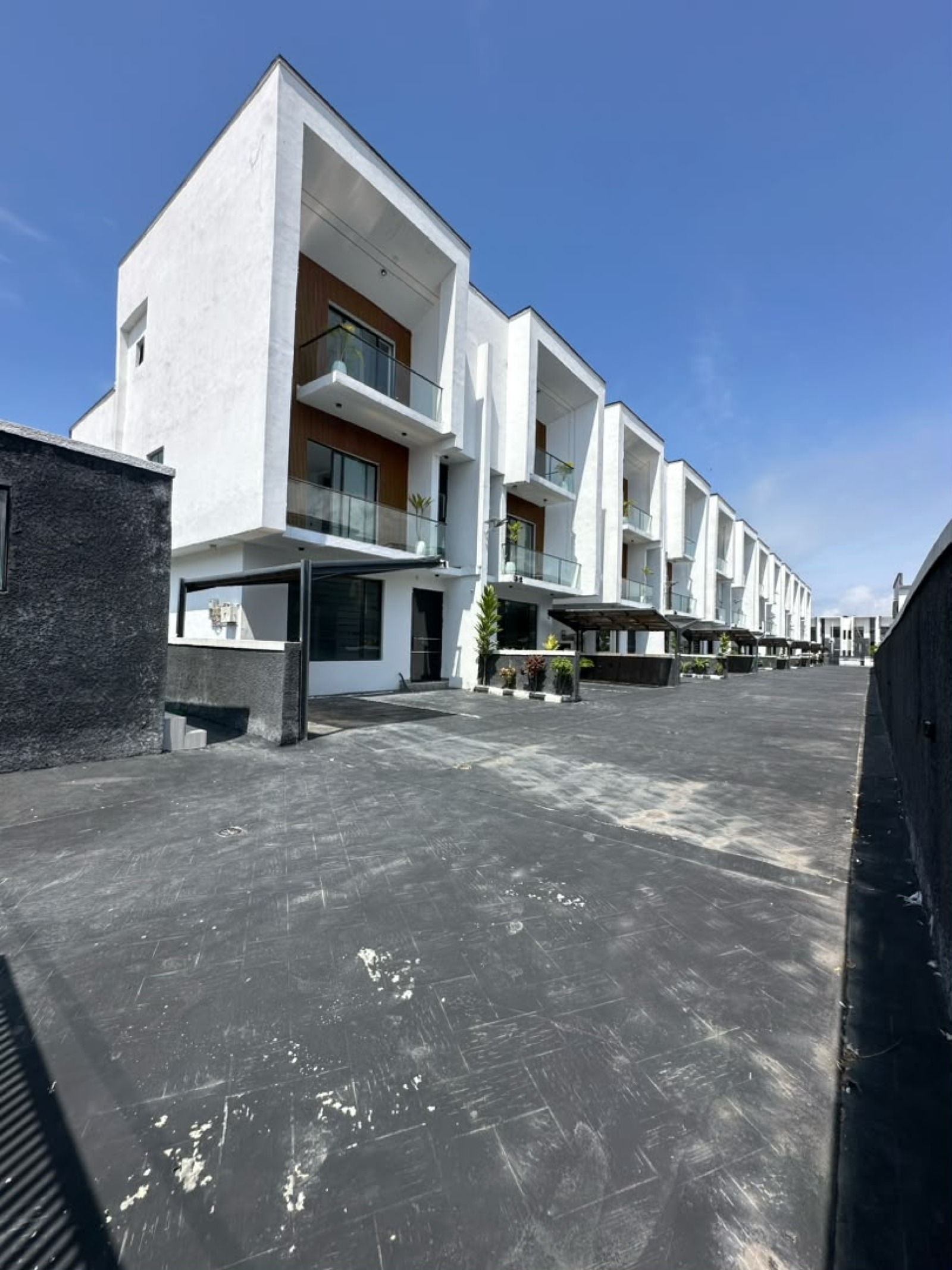 4 BEDROOM TERRACE WITH BQ