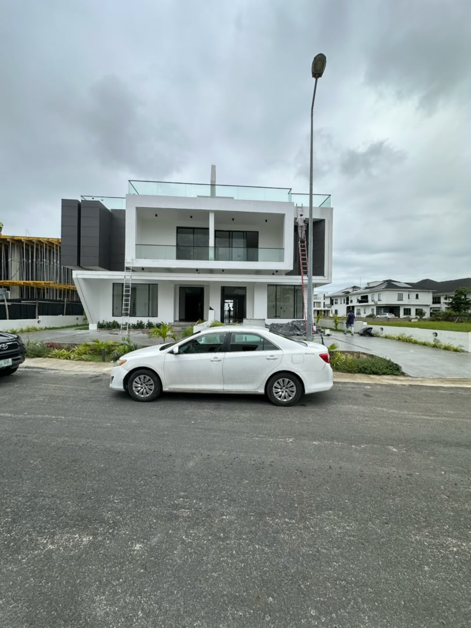 5 BEDROOM SEMI DETACHED WITH CINEMA