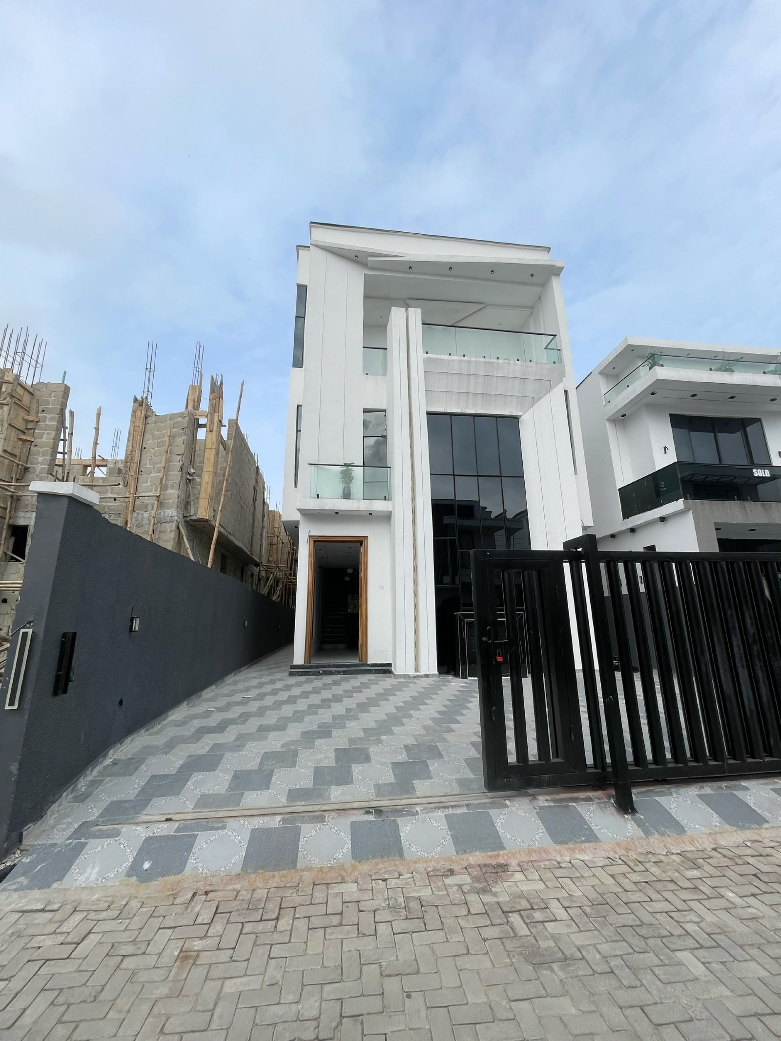 5 Bedroom Fully Detached