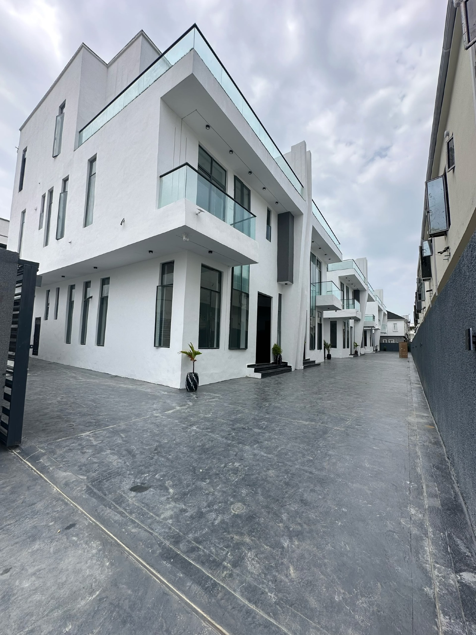 5 Bedroom Semi Detached