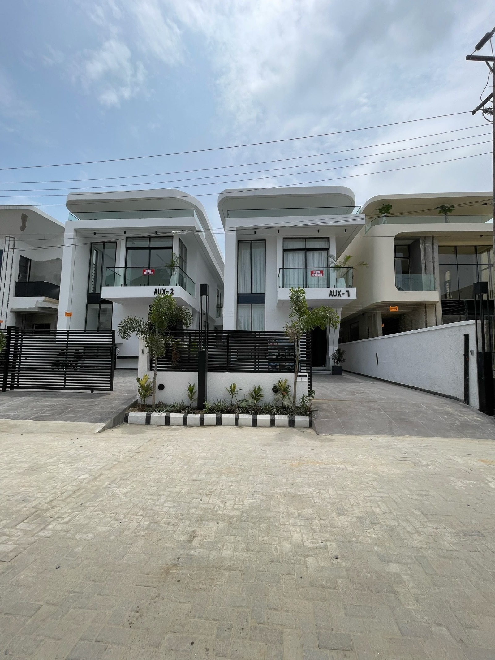 5 Bedroom Fully Detached With Swimming Pool