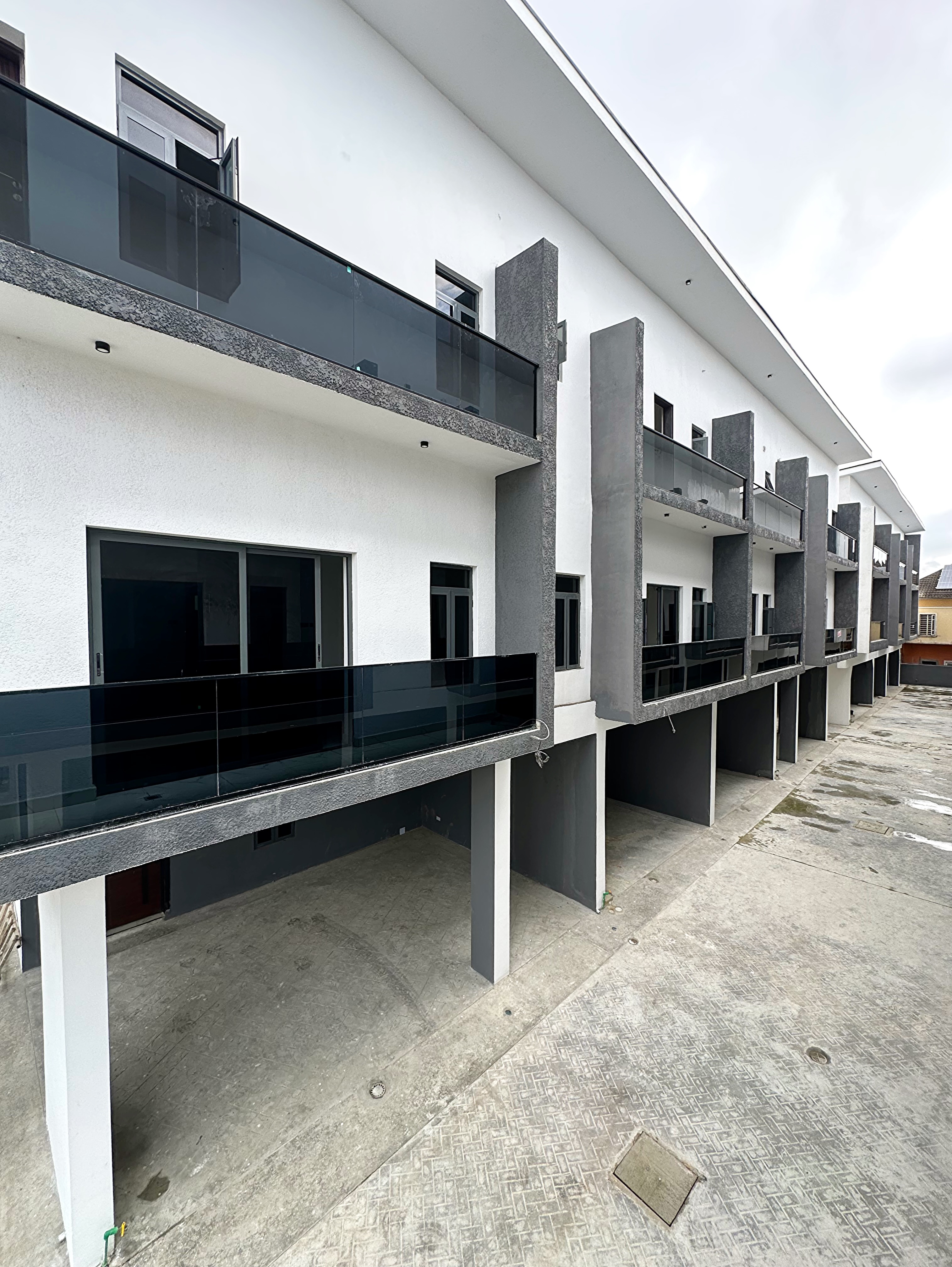 3 and 4 bedroom terrace in Ologolo 